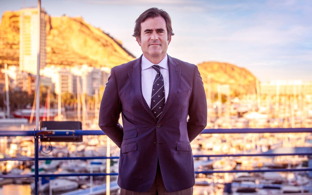 Miguel López, reelegido presidente del Club de Regatas de Alicante