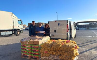 Lázaro dona 1.000 kilos de patatas y batatas a Casa Caridad